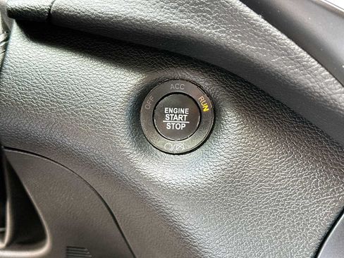 Used 2019 Jeep Cherokee Latitude Plus FWD image 20