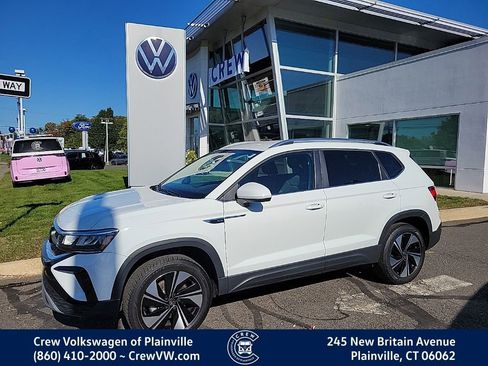 Certified 2023 Volkswagen Taos SE image 1