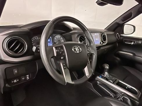 Used 2021 Toyota Tacoma TRD Sport w/ TRD Premium Sport Package AWD/4WD image 13