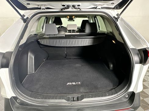 Used 2021 Toyota RAV4 XLE image 28