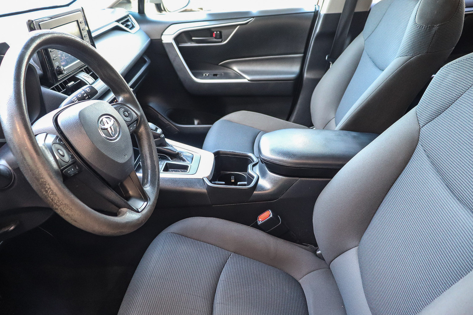Used 2022 Toyota RAV4 LE FWD image 22