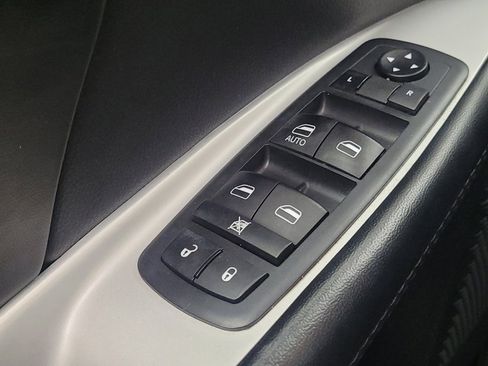Used 2020 Dodge Journey SE w/ SE Popular Equipment Group FWD image 27