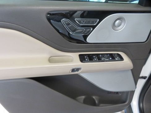 Used 2020 Lincoln Aviator Reserve w/ Equipment Group 202A image 14