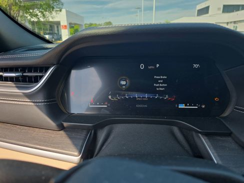 Used 2023 Jeep Grand Cherokee Limited w/ Black Appearance Package image 21