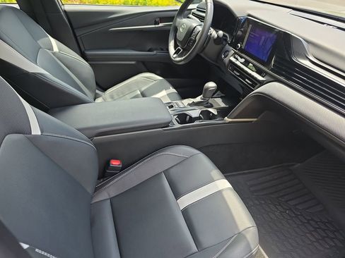 Used 2025 Toyota Camry SE w/ Convenience Package FWD image 14
