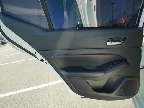 Used 2019 Nissan Altima 2.5 SR w/ SR Premium Package image 16