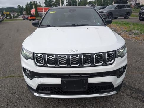 Used 2025 Jeep Compass Limited AWD/4WD image 2