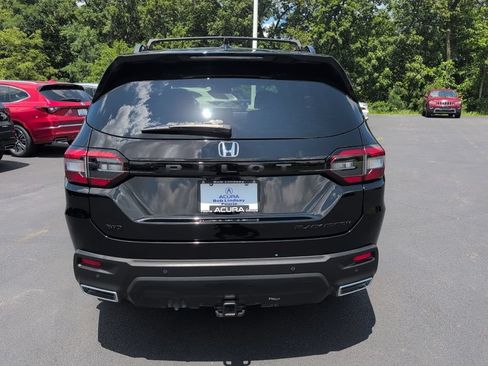 Used 2025 Honda Pilot Black Edition image 4