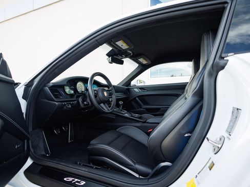 Used 2022 Porsche 911 GT3 image 37