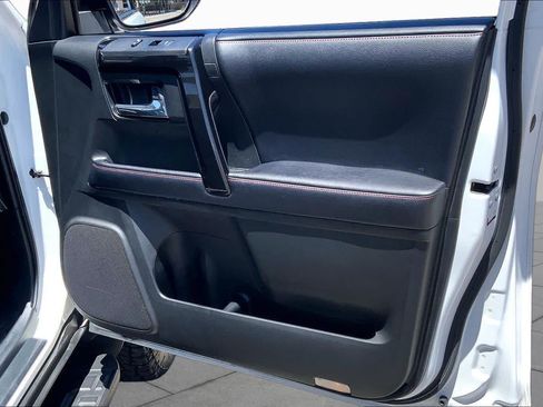 Used 2019 Toyota 4Runner SR5 AWD/4WD image 22