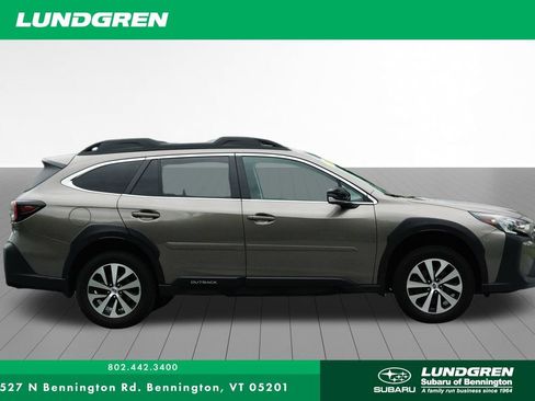 Used 2024 Subaru Outback Premium AWD/4WD image 2