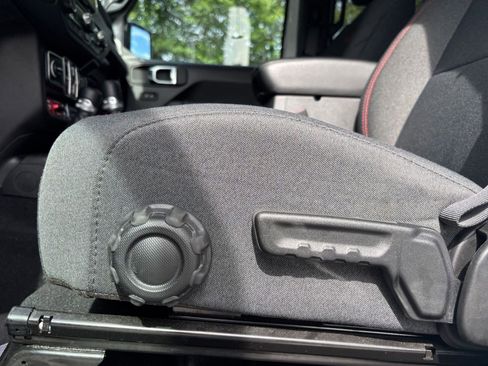Used 2025 Jeep Wrangler Unlimited Rubicon AWD/4WD image 22