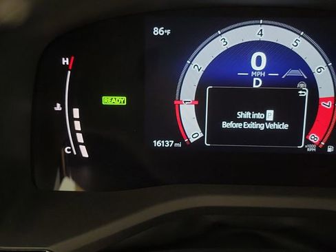 Used 2025 Toyota Camry SE image 2