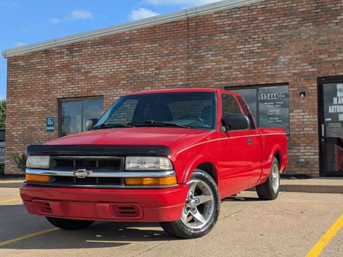 Used 2001 Chevrolet S10 Pickup LS w/ Preferred Equipment Group RWD image 1