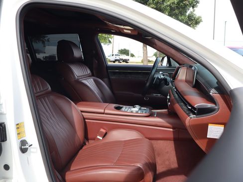Used 2023 Genesis G90 3.5T AWD/4WD image 34