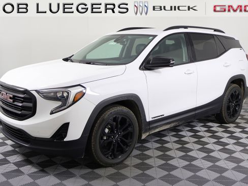 Certified 2021 GMC Terrain SLT w/ Elevation Edition FWD image 3