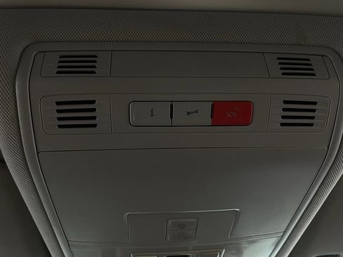 Used 2018 Volkswagen Tiguan SE w/ Panoramic Sunroof Package image 38