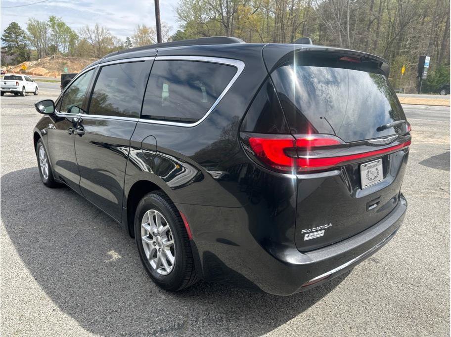 Used 2022 Chrysler Pacifica Touring-L FWD image 8