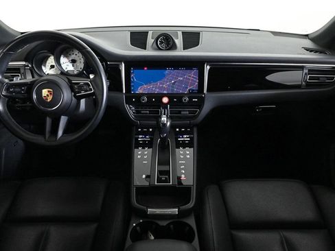 Certified 2024 Porsche Macan image 11