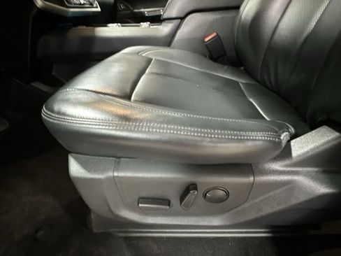 Used 2024 Ford Expedition XLT image 18