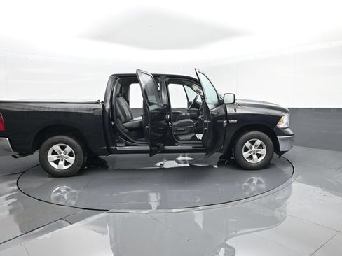 Used 2022 RAM 1500 4x4 Crew Cab Classic w/ Chrome Appearance Group image 27