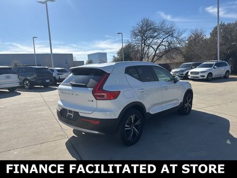 Certified 2025 Volvo XC40 B5 Core image 5