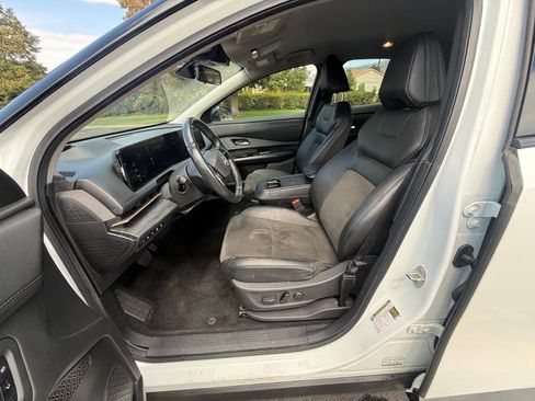 Used 2023 Nissan Ariya FWD image 10