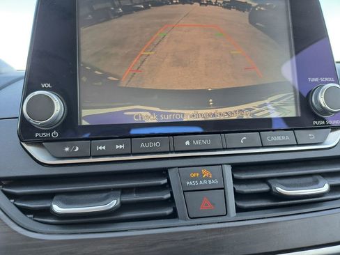 Used 2025 Nissan Altima 2.5 SV image 11