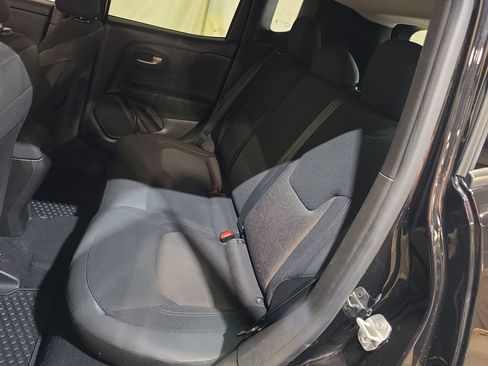 Used 2023 Jeep Renegade Latitude AWD/4WD image 24