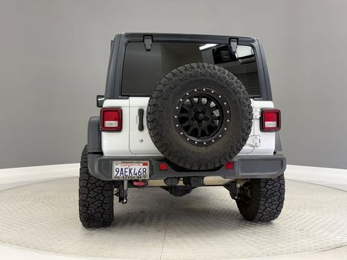 Used 2018 Jeep Wrangler Unlimited Rubicon AWD/4WD image 10