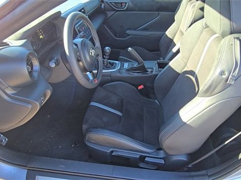 Used 2024 Toyota GR86 Premium image 14