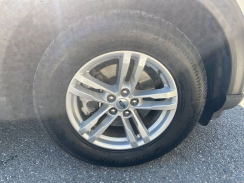 Used 2024 Ford Explorer XLT w/ Equipment Group 202A image 31