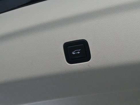 Used 2021 Cadillac Escalade Premium Luxury Platinum w/ Heavy-Duty Trailer Package image 12