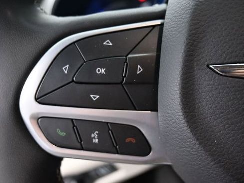 Used 2023 Chrysler Pacifica Touring-L FWD image 27