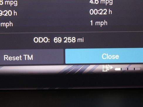 Used 2023 Volvo XC40 B4 Ultimate FWD image 12