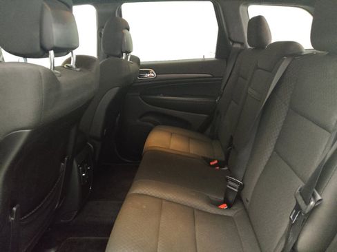 Used 2018 Jeep Grand Cherokee Laredo image 18