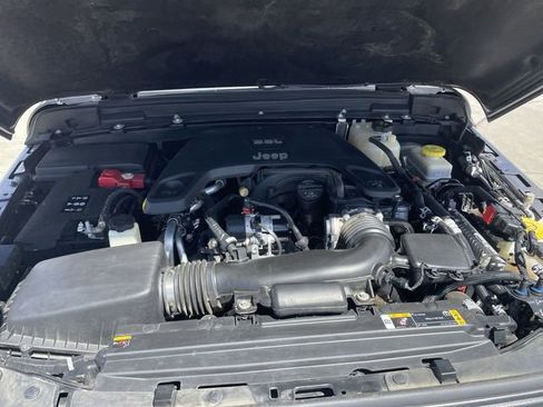 Used 2021 Jeep Wrangler Unlimited Sahara AWD/4WD image 30