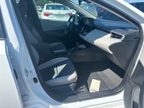 Used 2025 Toyota Corolla LE w/ LE Premium Package FWD image 19