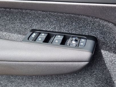 New 2025 Volvo XC40 B5 Ultra w/ Climate Package