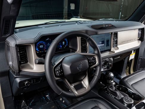 Used 2026 Ford Bronco Outer Banks image 16