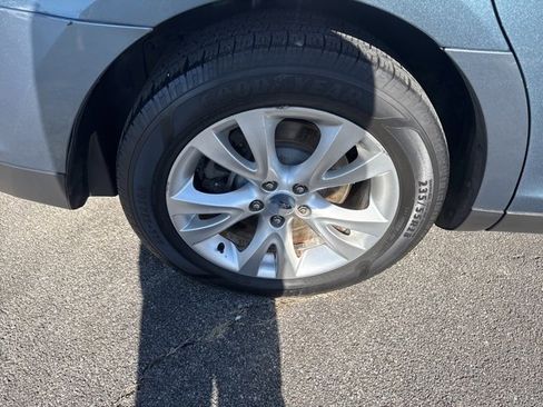 Used 2010 Ford Taurus SEL image 9