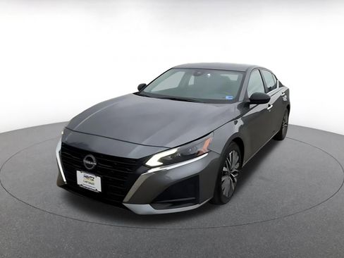 Used 2025 Nissan Altima 2.5 SV FWD image 7