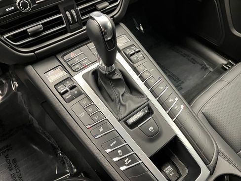 Used 2021 Porsche Macan image 15