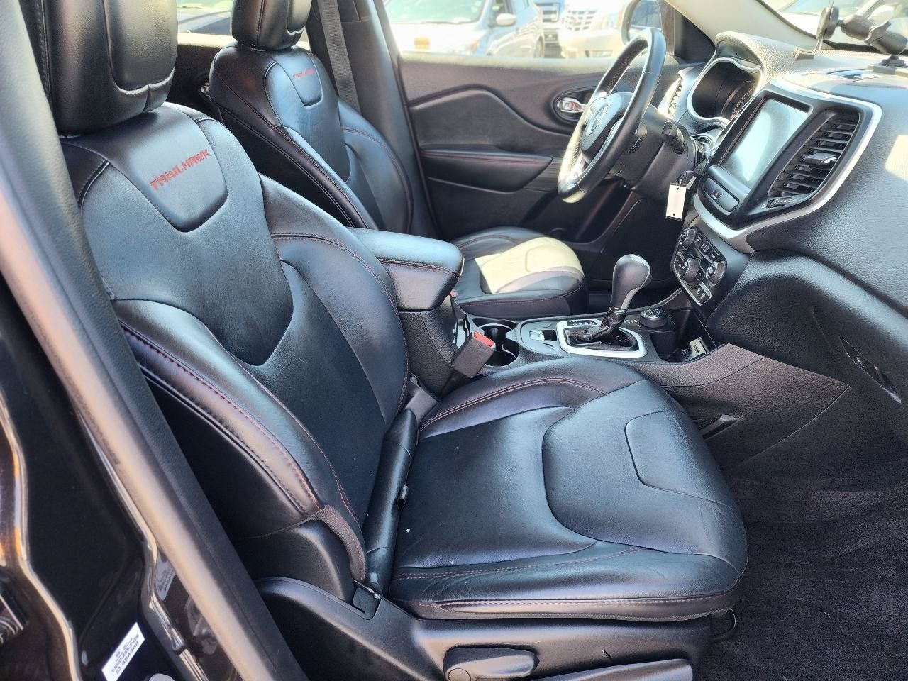 Used 2016 Jeep Cherokee Trailhawk w/ Leather Interior Group AWD/4WD image 28
