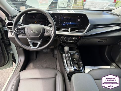Used 2025 Chevrolet Trax ACTIV w/ Driver Confidence Package FWD image 12