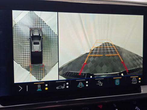 Used 2025 Chevrolet Silverado 3500 LTZ w/ LTZ Convenience Package image 46