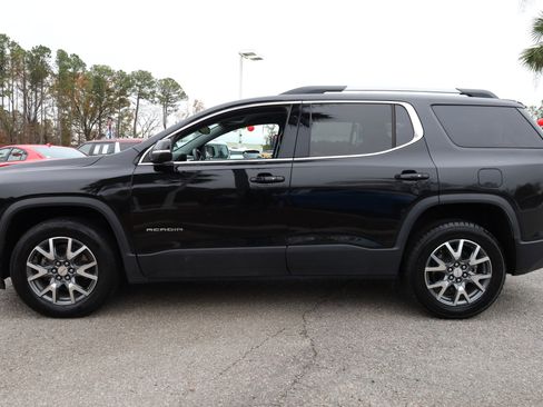 Used 2023 GMC Acadia SLT image 2