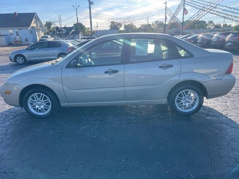 Used 2006 Ford Focus ZX4 Sedan FWD image 4