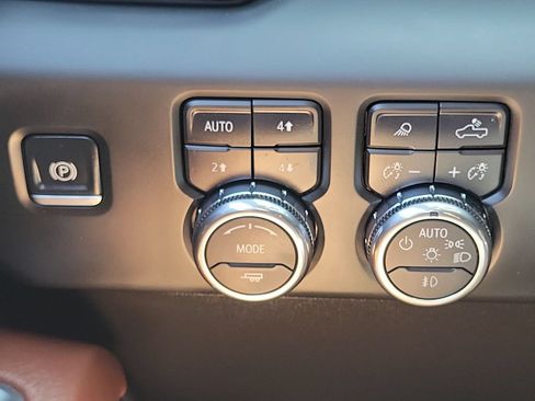 Used 2024 GMC Sierra 1500 Denali Ultimate AWD/4WD image 18