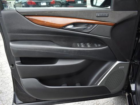 Used 2019 Cadillac Escalade Premium Luxury RWD image 37
